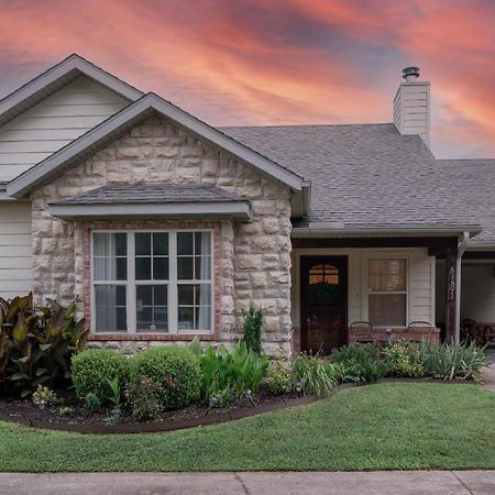 Cottage Getaway - Quiet Cottage Charm Near U Of A Fayetteville Dış mekan fotoğraf